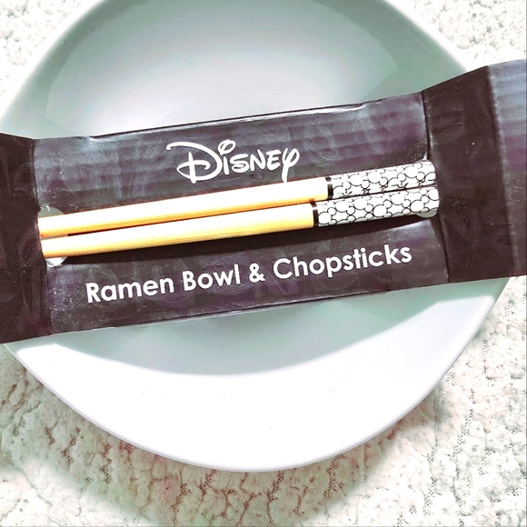 NEW! Disney Mickey & Friends Ramen Bowl & Chopsticks 454 g - Picture 6 of 7
